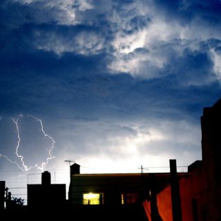 Tormenta eléctrica emite más de 400 descargas en California