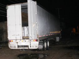 Los detenidos, el vehículo y la mercancía fueron entregadas a un agente del Ministerio Público de la FCJ. ESPECIAL /