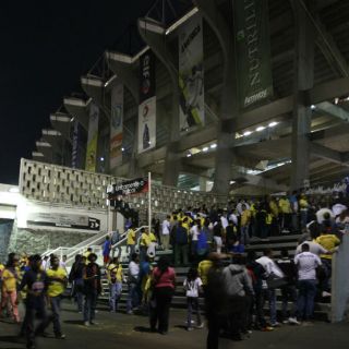 Molestos los revendedores del Azteca con De la Torre