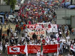 El Comité del 68 y estudiantes de diversas universidades realizan la marcha conmemorativa por la matanza del 1971. SUN /