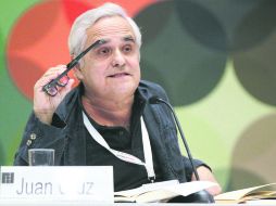 El escritor y periodista Juan Cruz participó en la discusión 'Los autores tienen la palabra: Preguntas y respuestas en la era digital'. EFE /