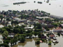 Vista aérea de las inundaciones en la localidad de Fischbeck en Alemania . EFE  /