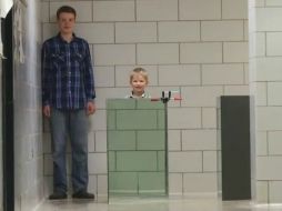 En el video aparecen Benjamin y su hermano menor, Isaac, a quienes se ve aparecer y desaparecer mágicamente. ESPECIAL /