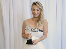 Kaley Cuoco, protagonista de la serie, se llevó el galardón a Mejor Actriz de Reparto. AP /