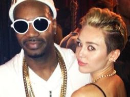 La intérprete de ''We can´t stop'' ocasiona alboroto entre sus fans por su baile durante el concierto del rapero. ESPECIAL /