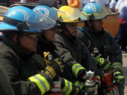 Bomberos acudieron al lugar. ARCHIVO /