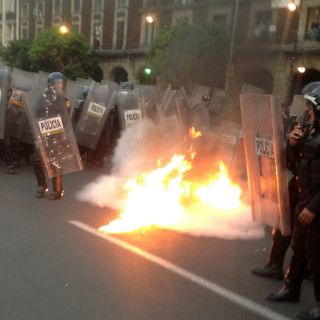 Difieren cifras de detenidos por riña en el Zócalo