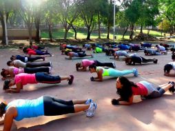 La base del programa es llevar al cuerpo al máximo con la motivación de un grupo guiado que lleva la clase de manera aeróbica. ESPECIAL /