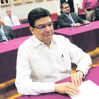 Reprueba examen de conocimientos el presidente del Itei