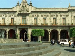 En el Ayuntamiento de Guadalajara hay más de ocho funcionarios por cada mil habitantes, cuando lo recomendado son seis. ARCHIVO /