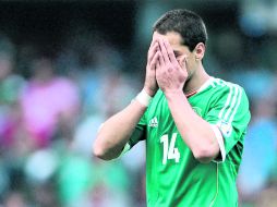 Javier “Chicharito” Hernández jugó lejos del área, donde mejor se desempeña, y tuvo que realizar labores de construcción. MEXSPORT /