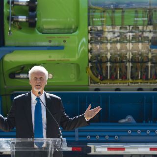 James Cameron llega con su minisubmarino a Washington