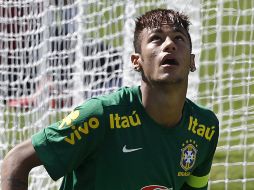 El jugador del Barsa ya recibe trato de estrella en su país. AP /