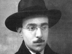 Fernando Pessoa introdujo en su país desde el modernismo hasta el futurismo. ESPECIAL /