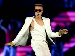 Horas antes de su encuentro, un auto de Bieber es visto dejando la casa de Cyrus. ARCHIVO /