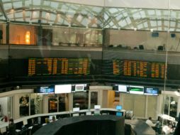 La BMV cierra con una pérdida de 1.03 por ciento, con lo que su principal indicador se ubica en el nivel más bajo desde agosto de 2012. ARCHIVO /