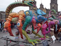 La gente de Lyon se acercó después de ver el Desfile de Alebrijes. ARCHIVO /