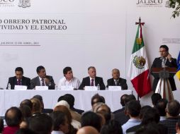 Los salarios en el sector público sólo son alcanzados por mandos medios o superiores en el sector privado. ARCHIVO /