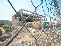 La obra en la zona de El Bajío quedo suspendida tras la clausura aplicada por el Ayuntamiento de Zapopan. EL INFORMADOR /
