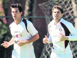 Facundo Erpen (izq) y Leandro Cufré (der) encabezan la zaga rojinegra, que fue la base de la solidez del equipo en el Clausura 2013. MEXSPORT /