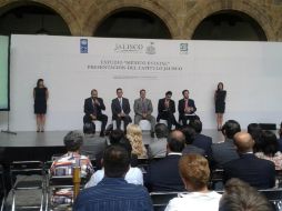 El gobernador, Aristóteles Sandoval (c), durante la presentación del proyecto.  /