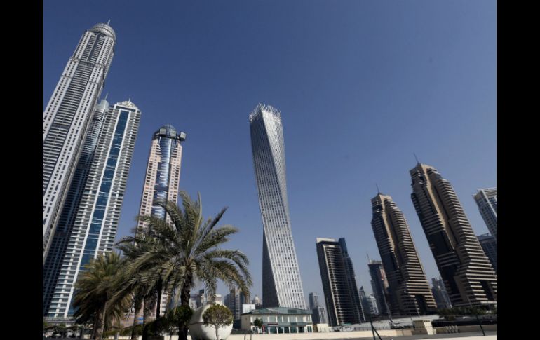 La construcción de la Torre Cayan costó mil millones de dirhams (272 millones de dólares). ARCHIVO /
