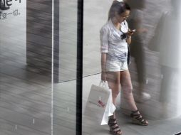 Las compras y pagos por Internet desde cualquier dispositivo móvil, hacen que la posibilidad de alejarnos de él sea difícil. ARCHIVO /