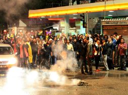 Cinco personas han muerto y más de cinco mil manifestantes y 600 policías han resultado heridos en los enfrentamientos. AFP /