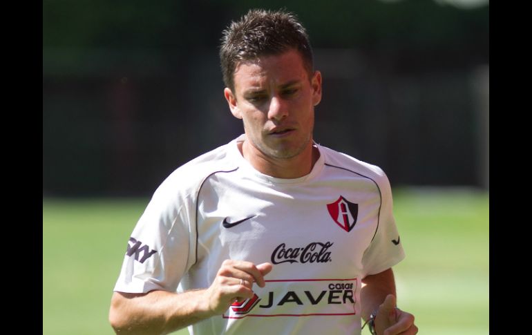 Lucas Ayala buscará un lugar en el cuadro rojinegro en el Apertura 2013. MEXSPORT /