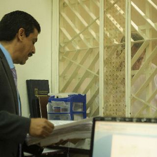 Un rostro inexpresivo, aguardando tras las rejas de Puente Grande