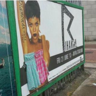 Censuran en Dublín publicidad de Rihanna en topless