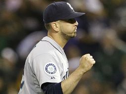 Oliver Pérez celebra su triunfo ante Oakland al final del juego en el coliseo de la ciudad. AP /