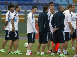 La planilla blaugrana está citada en la Ciudad Deportiva para revisión médica antes de comenzar. EFE /