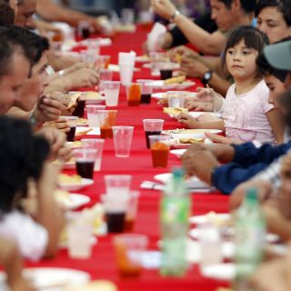 Comer en familia, uno de los mejores regalos en el Día del Padre