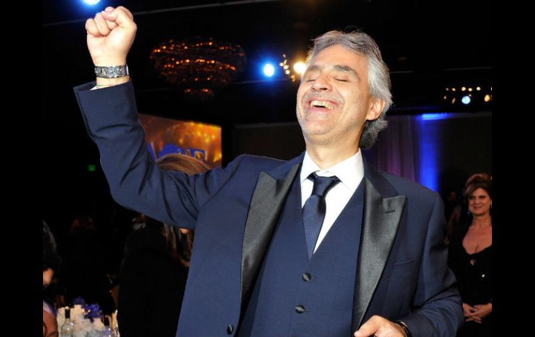 Bocelli canta en italiano, inglés, francés, portugués, napolitano y español. ARCHIVO /