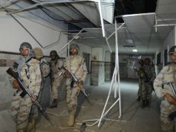 Militantes armados colocan bomba en un autobús y en un complejo médico, donde se realizan labores de limpieza. AFP /