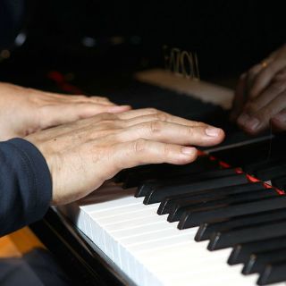 Rosa María Díez y Santiago Pineirúa transitan entre poesía y música