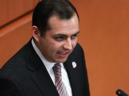 Ernesto Cordero encabeza el grupo de senadores. ARCHIVO /