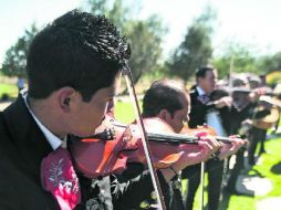Atractivo. Además de la comida y juegos tradicionales, la visita a Cocula se ameniza con la música de mariachi. ESPECIAL /