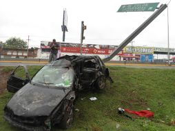Al parecer el piso mojado y el exceso de velocidad fueron factores del accidente.  /