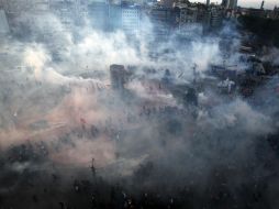 Una encuesta muestra que 65% de los manifestantes ha sufrido efectos del gas. AP /