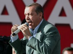 Erdogan criticó a los medios internacionales de prensa cómplices de los ''terroristas'' y a los ''saqueadores'' que destruyen su país. ARCHIVO /