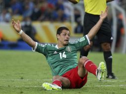 México es ''trapeado'' por Italia. ''Chicharito'' lamenta una ocasión fallida durante el partido. EFE /