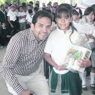 Reparten premios en escuelas públicas de la ZMG