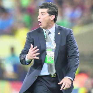 Le tunden a “Chepo” de la Torre en el extranjero