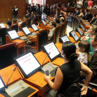 El Congreso local busca reemplazar Capece