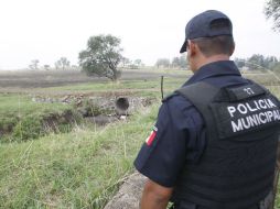 En lugar los peritos criminalistas encontraron huellas de arrastre y manchas de sangre, así como una chamarra de mujer.  /
