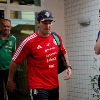 México entrena a puerta cerrada en Brasil