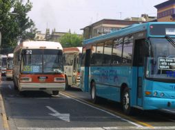 La iniciativa establece mecanismos para endurecer la revocación de concesiones a transportistas. ARCHIVO /