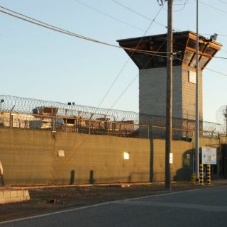 Pentágono revela situación judicial de detenidos en Guantánamo